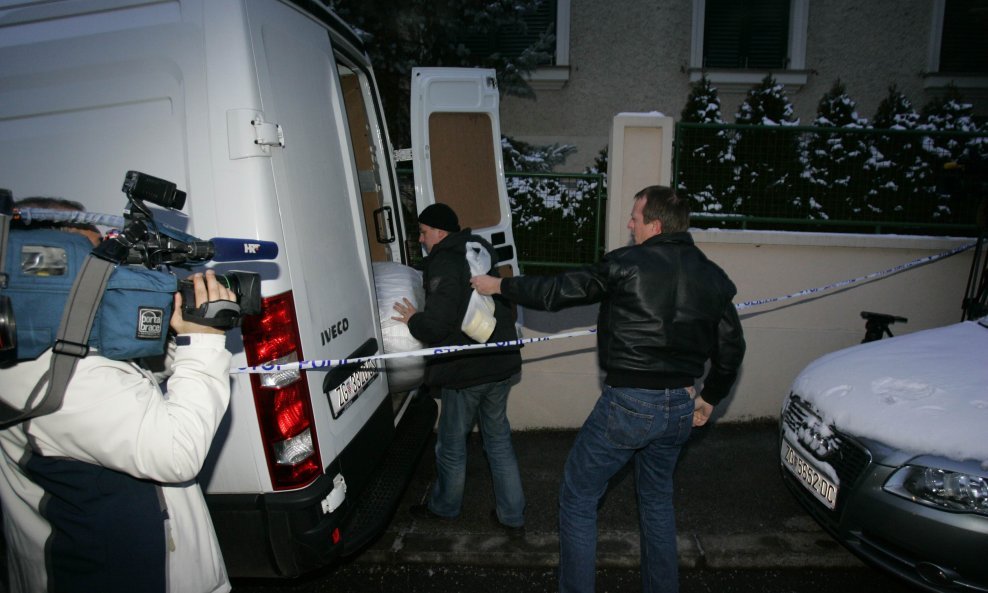 Policija 'pomaže' pri ovrsi stvari iz Sanaderove kuće
