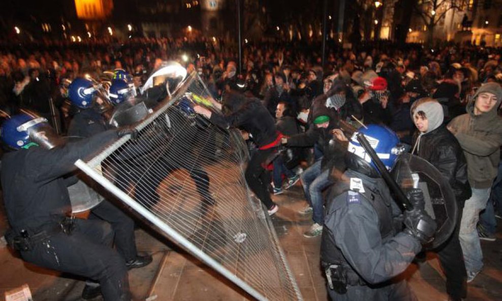 PXL_NISYND_101210_1307