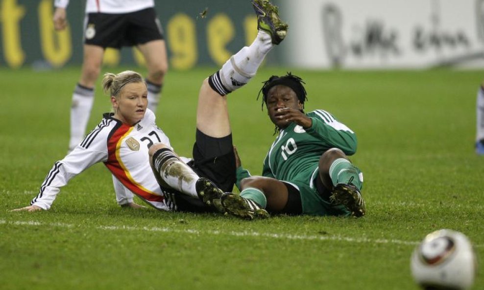 Alexandra Popp i Rita Chikwelu