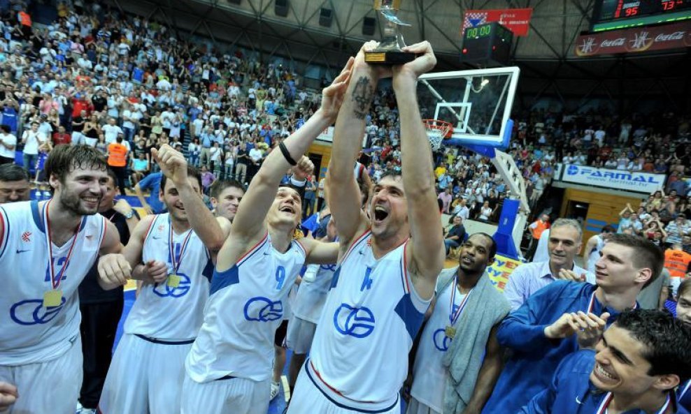 Cibona osvojila 16. naslov (2)