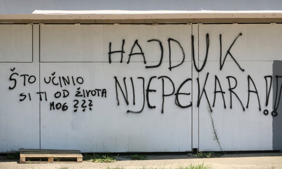 grafit Hajduk nije pekara