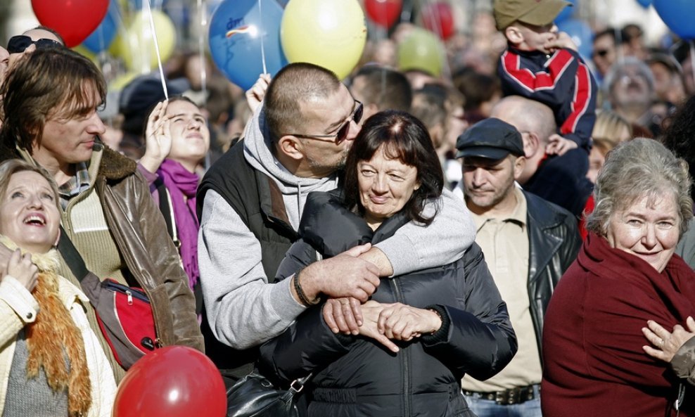 Besplatni zagrljaji na Zrinjevcu3