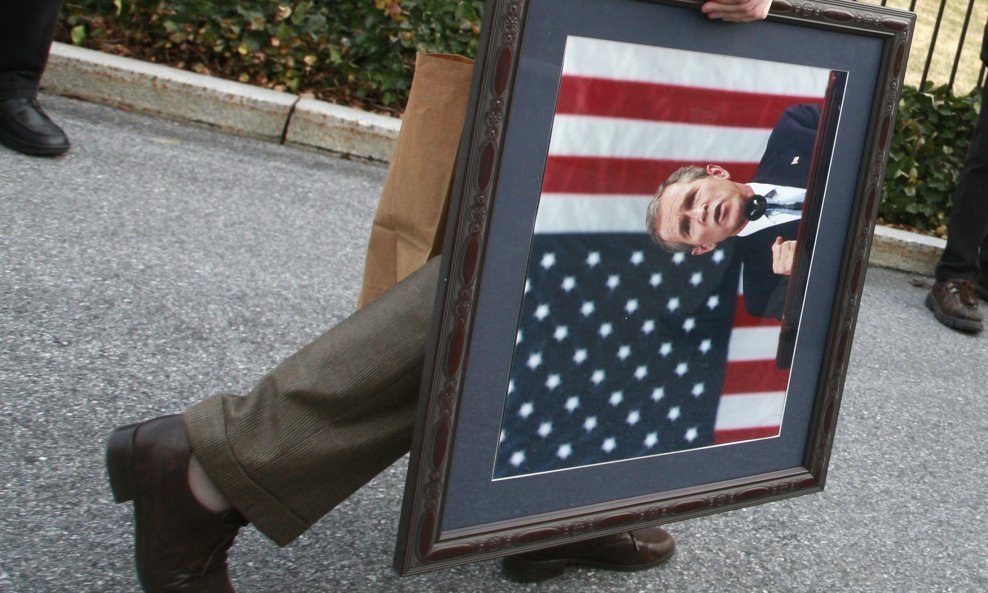 Slike G. W. Busha uklanjaju se iz Bijele kuće 