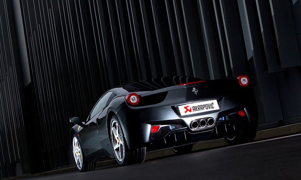 02_ferrari_car_01_web