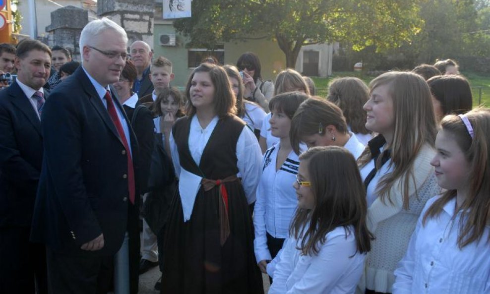 Ivo Josipović s djecom