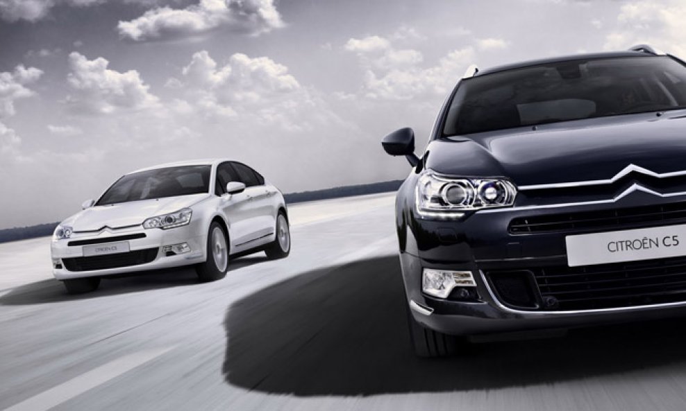 2011-Citroen-C5-18