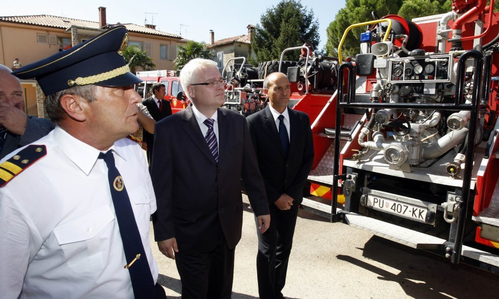 Josipović s vatrogascima
