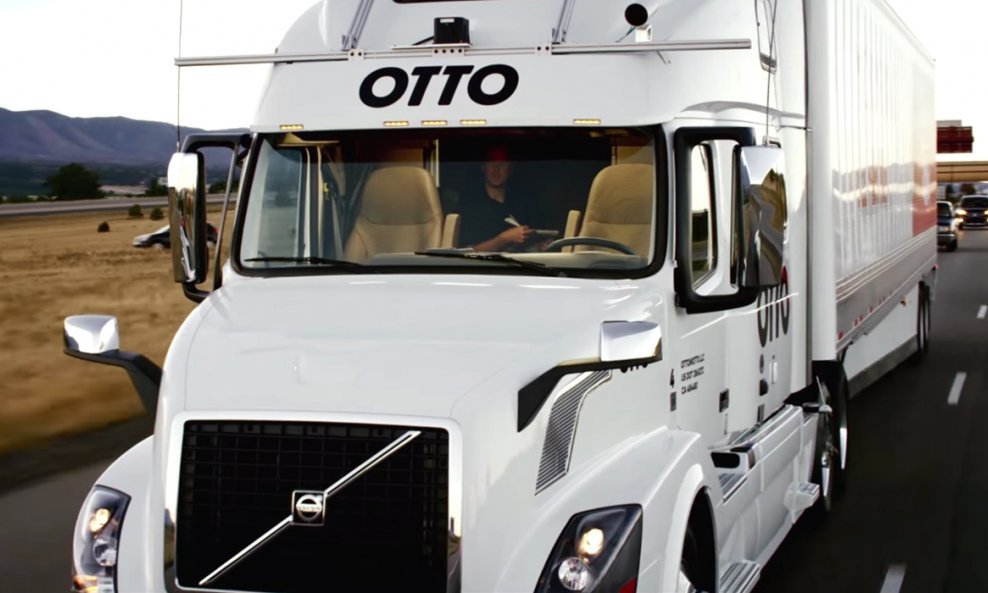 Otto samovozeći kamion marke Volvo