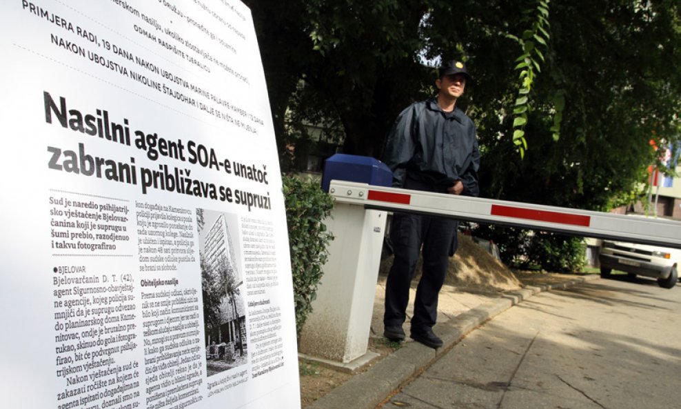 Predaja zahtjeva Autonomne ženske kuće 10