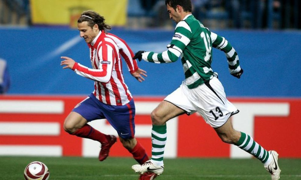 Diego Forlan (Atletico Madrid) vs. Tonel (Sporting Lisabon)