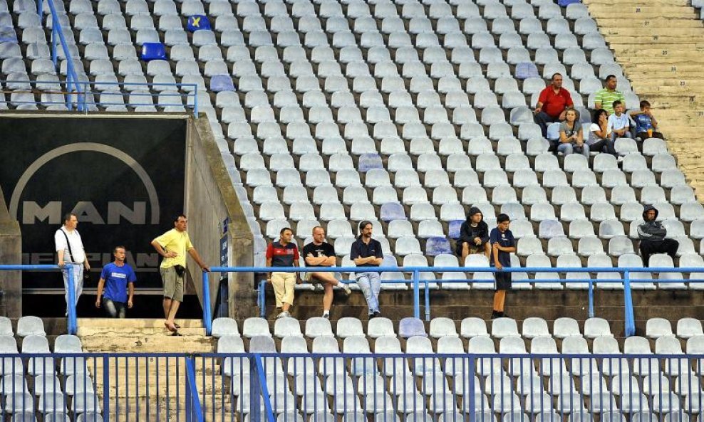 Prazne tribine maksimirskog stadiona