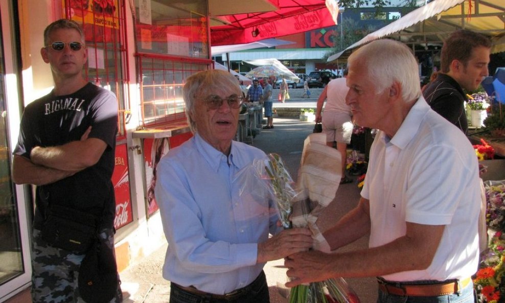 Bernie Ecclestone na tržnici