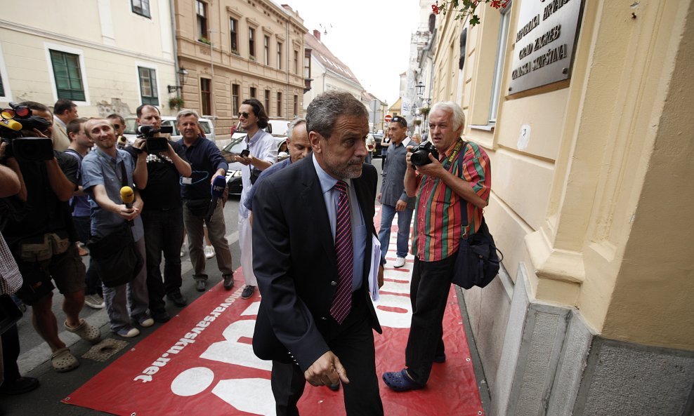 Milan Bandić ulazi u Gradsku skupštinu