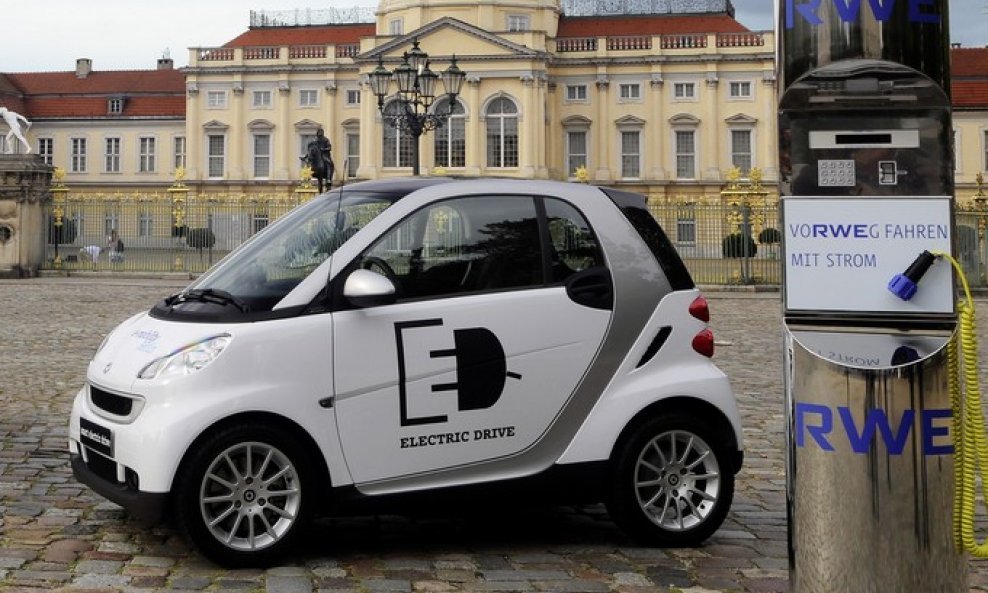 smart_fortwo_mhd_electric08