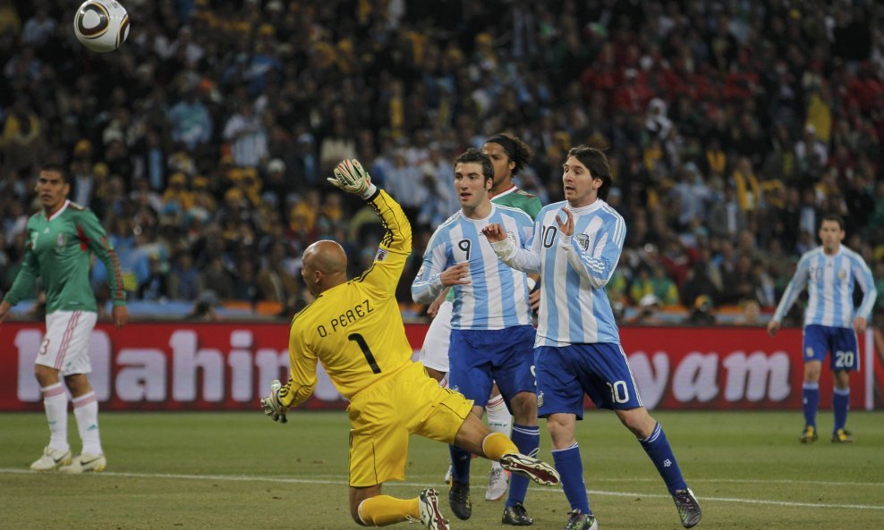 Messi, Higuain (Argentina), PErez (Meksiko), SP 2010
