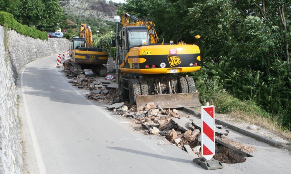 Radovi na izlaznoj cesti prema Pločama