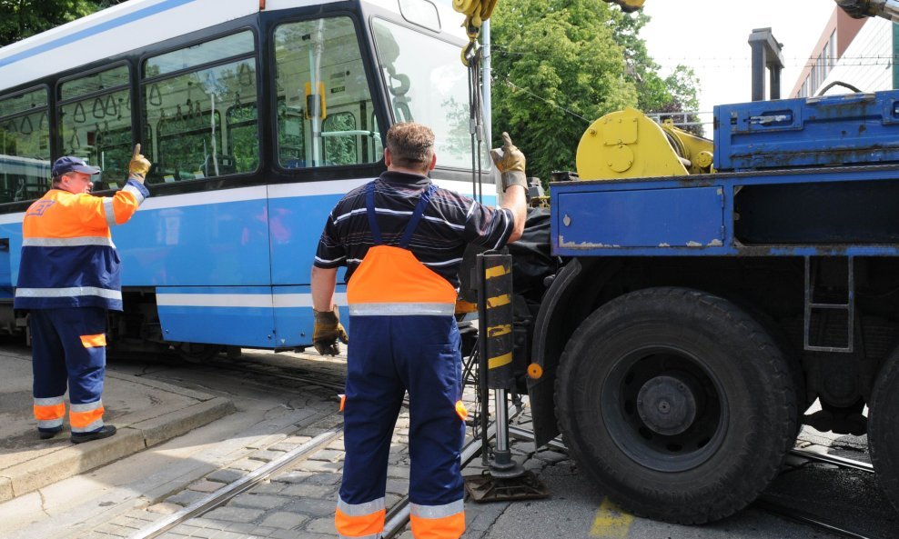 tramvaj iskočio iz tračnica