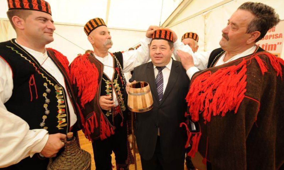 Ministar Petar Čobanković otvorio je drugi agroturistički sajam u Skradinu na kojem je bilo 60-ak izlagača iz Šibensko-kninske i Vukovarsko srijemske Županije. Foto: Hrvoje Jelavic/PIXSELL