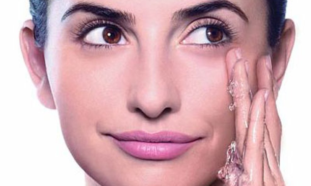 L'Oreal Paris Derma Genese Penelope Cruz