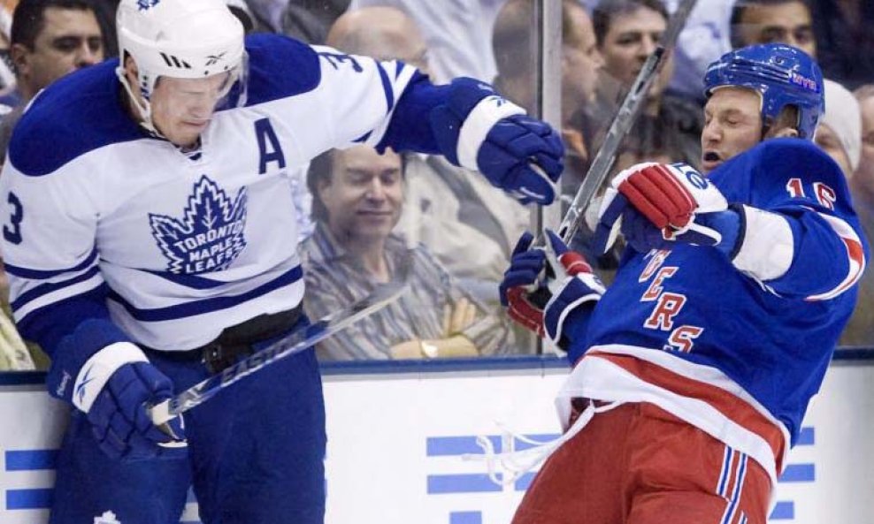 tučnjava hokejaša (neutralna)