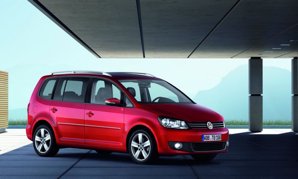 2011-Volkswagen-Touran-418