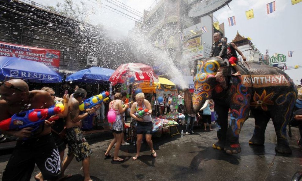 Songkran festival slon voda