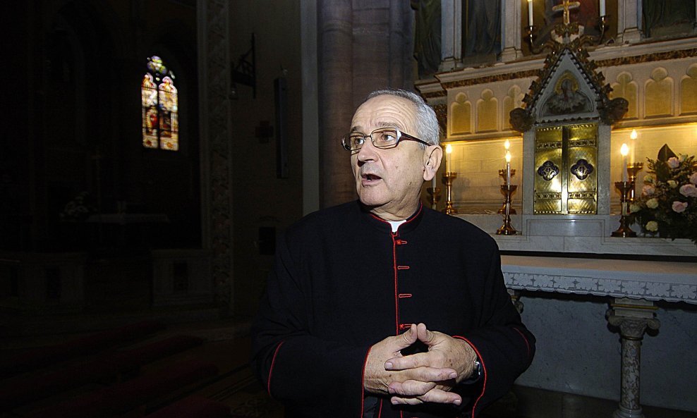 svijećnjaci, osječka katedrala