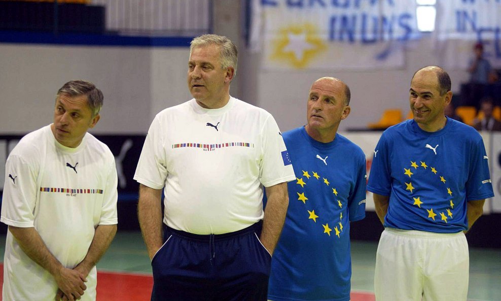 premijer Ivo Sanader, Zlatko Kranjčar i slovenski premijer Janez Janša tijekom humanitarne nogometne utakmice u Beču
