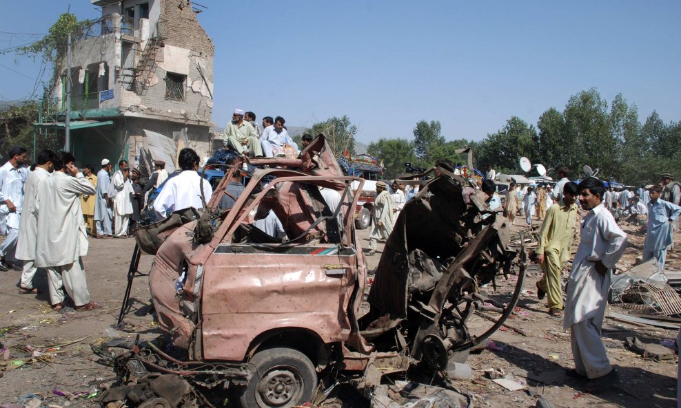 pakistan samoubilački napad