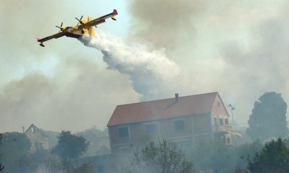 požar kanader škabrnja nadin