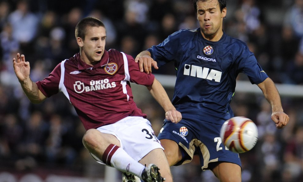 Ivica Vrdoljak (Dinamo) Gary Glen (Hearts), 2009-10