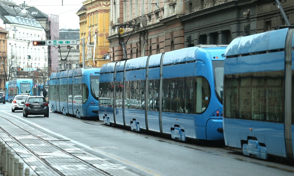Uhićen je mladić koji je u četvrtak uvečer pred putnicima zagrebačkog tramvaja salutirao uzvikujući 'Sieg Heil'