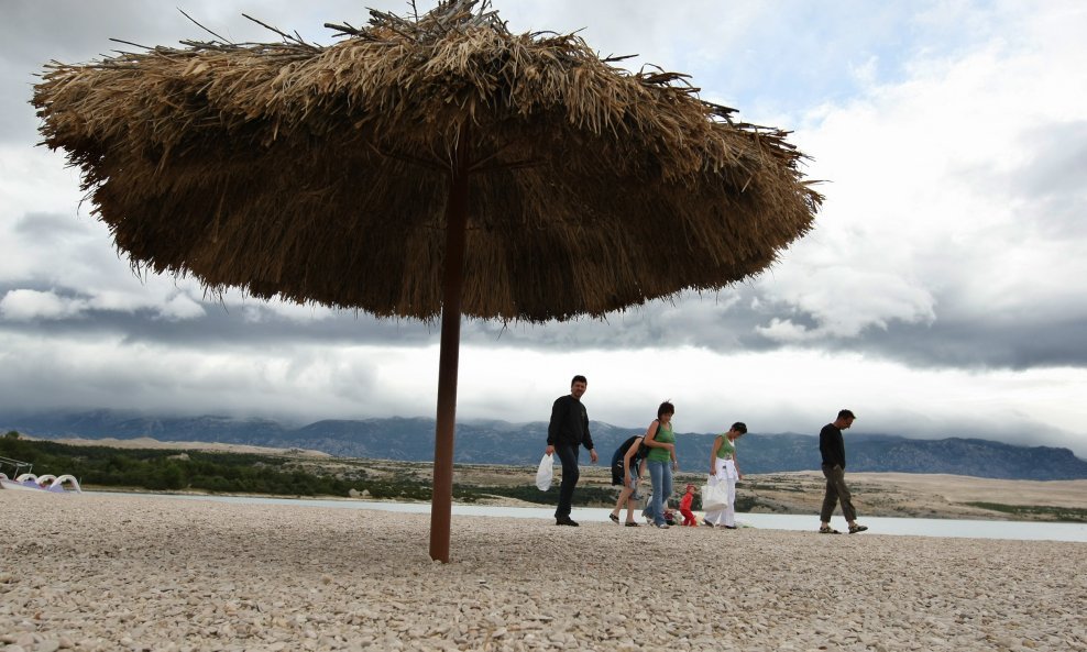plaža zrće turisti