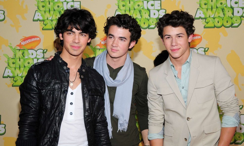 JONAS BROTHERS