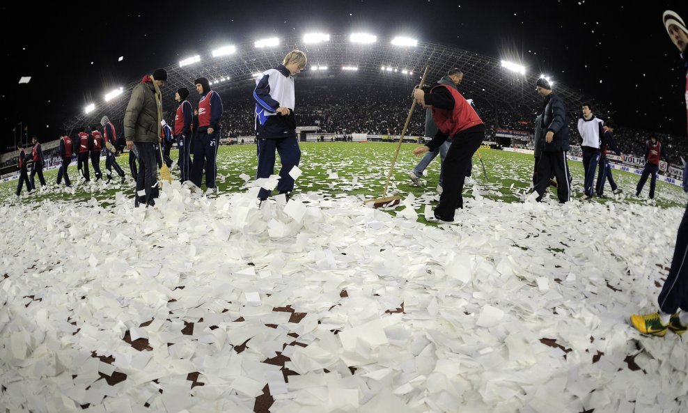 Hajduk - Dinamo, konfete, Poljud