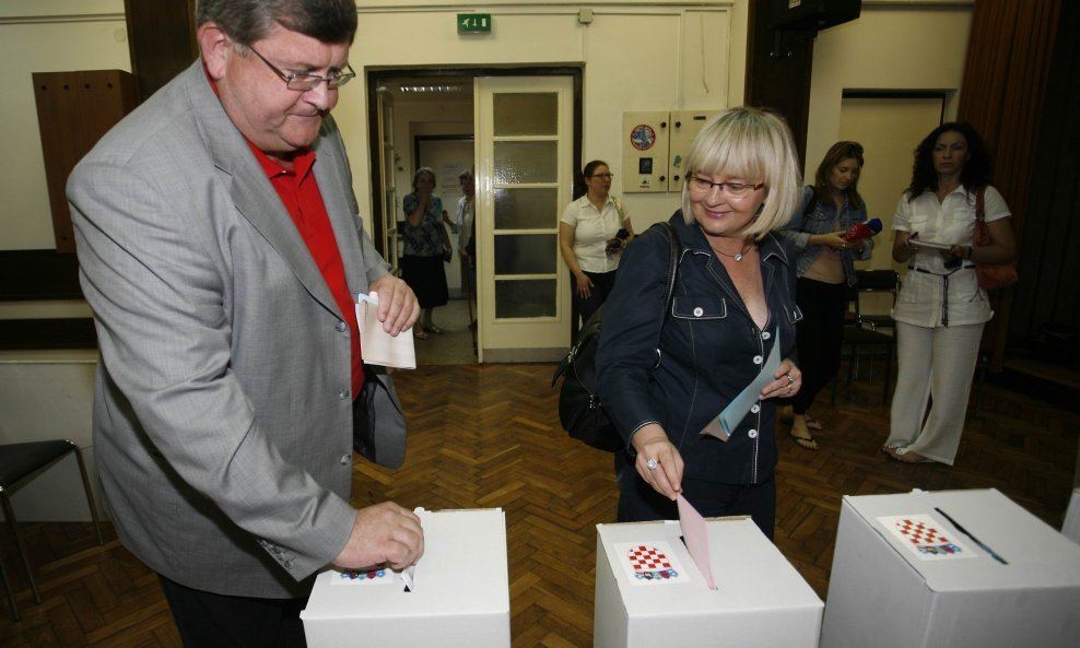 Vojko Obersnel sa suprugom Brankom na biralištu