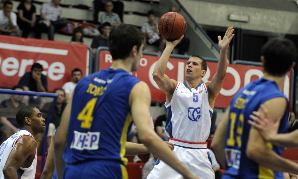 Davor Kus (Cibona) i Ante Tomić (Zagreb)