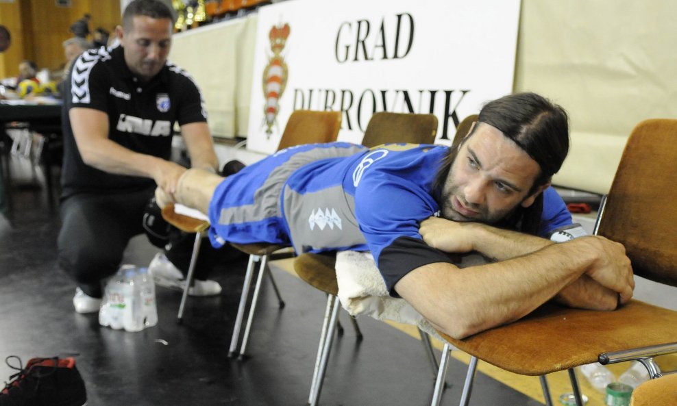 Ivano Balić na masaži uoči utakmice