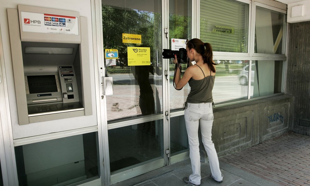 Fotoreporterka slika mjesto pokušaja pljačke