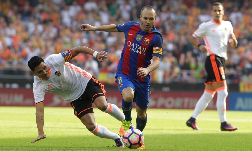 Andres Iniesta i Enzo Perez