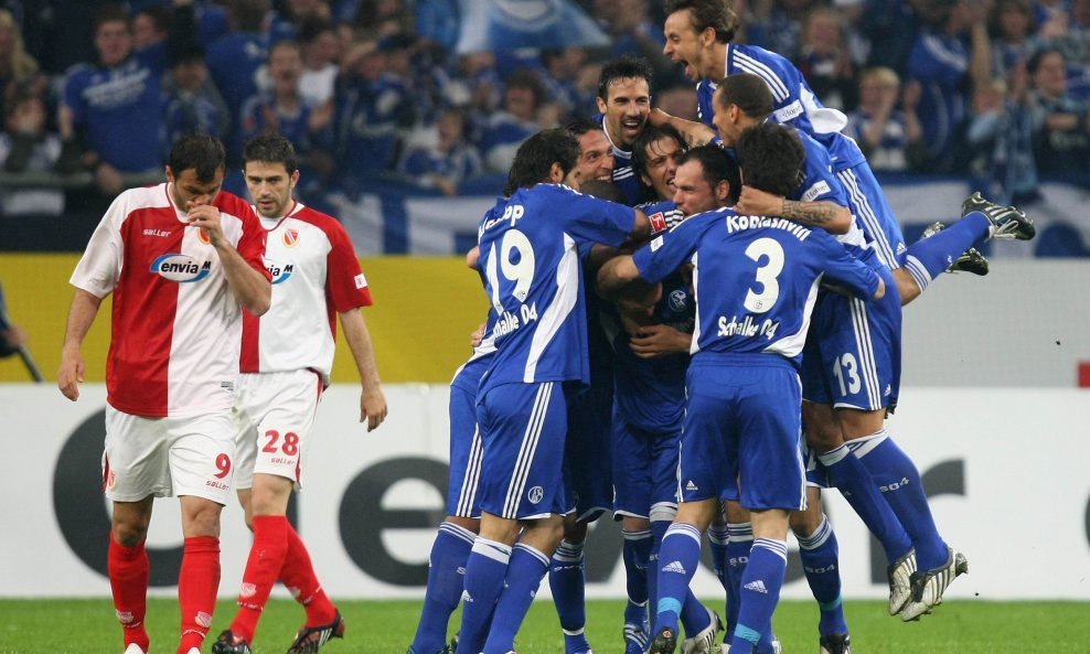 slavlje Schalke - Energie Cottbus