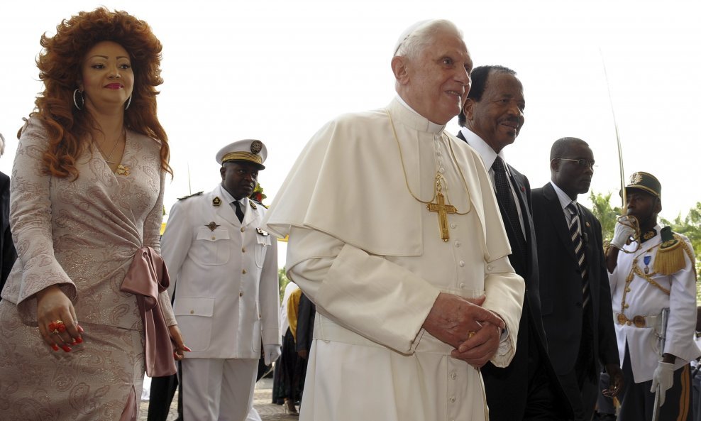 Papa Benedikt u Africi