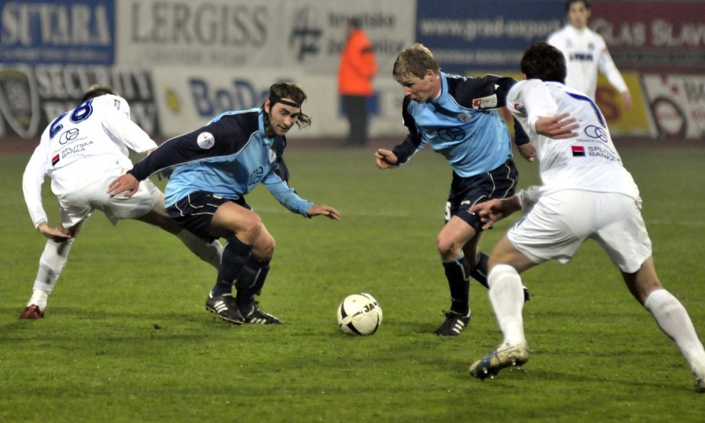 Cibalia - Hajduk, Krešimir Makarin (plavi s lijeva) i Ivan Baraban (plavi s desna)