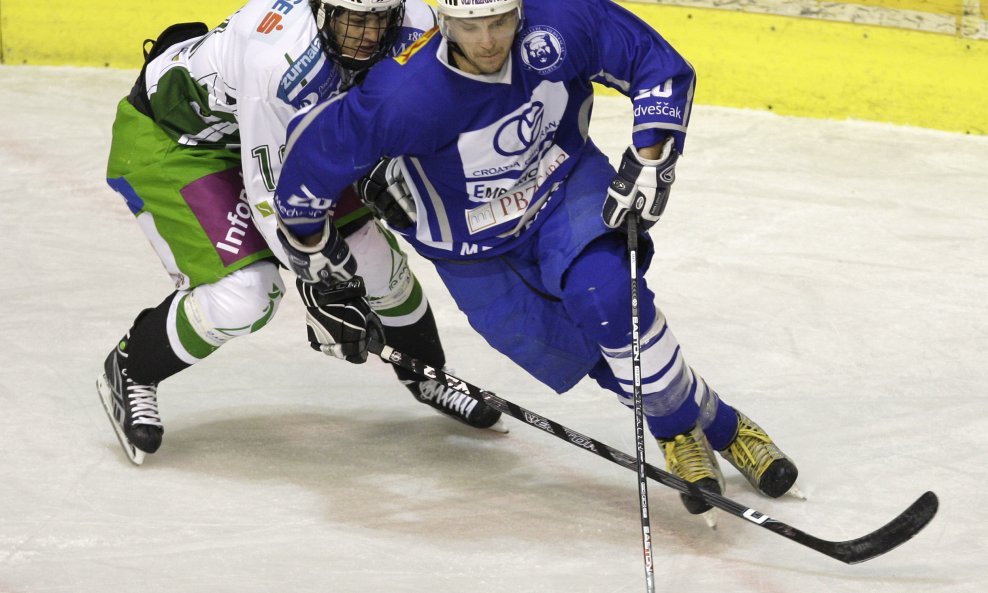 Jure Kralj i Veljko Žibret, Olimpija - Medveščak (plavi dres), utakmica u Domu sportova u Zagrebu, 10. ožujka 2009.