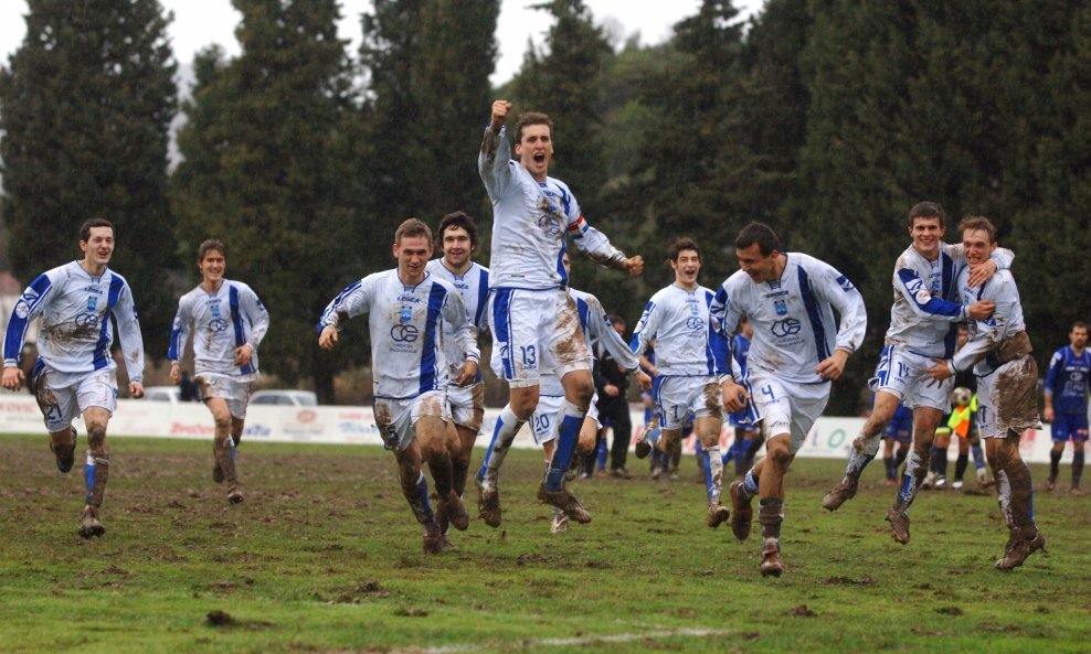 Slavlje NK Osijeka na turniru 'Andrija Anković' u Gabeli, siječanj 2009.