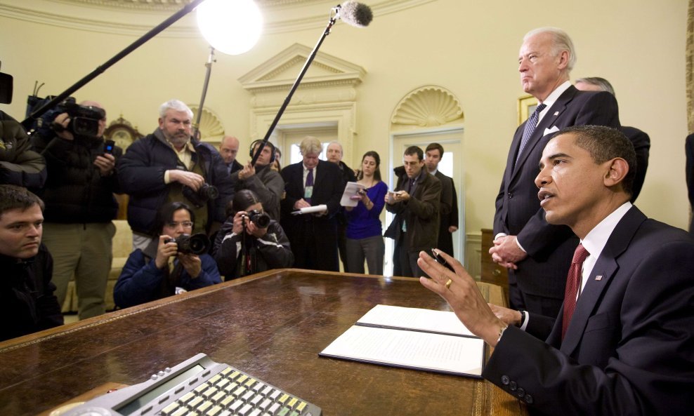 Obama u Ovalnom uredu drugog radnog dana