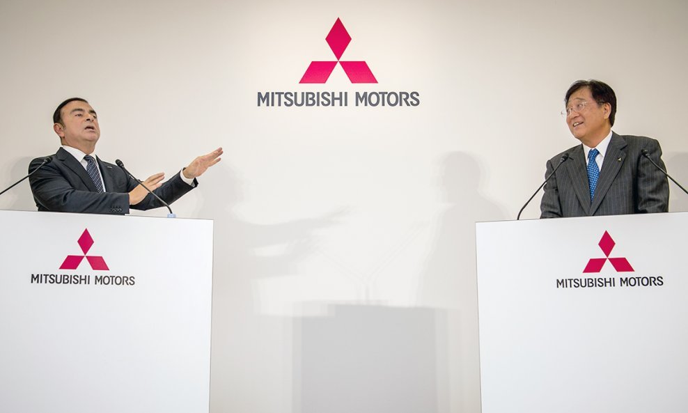 Carlos Ghosn (lijevo), CEO Renaulta i Nissana te Osamu Masuko, CEO Mitsubishija
