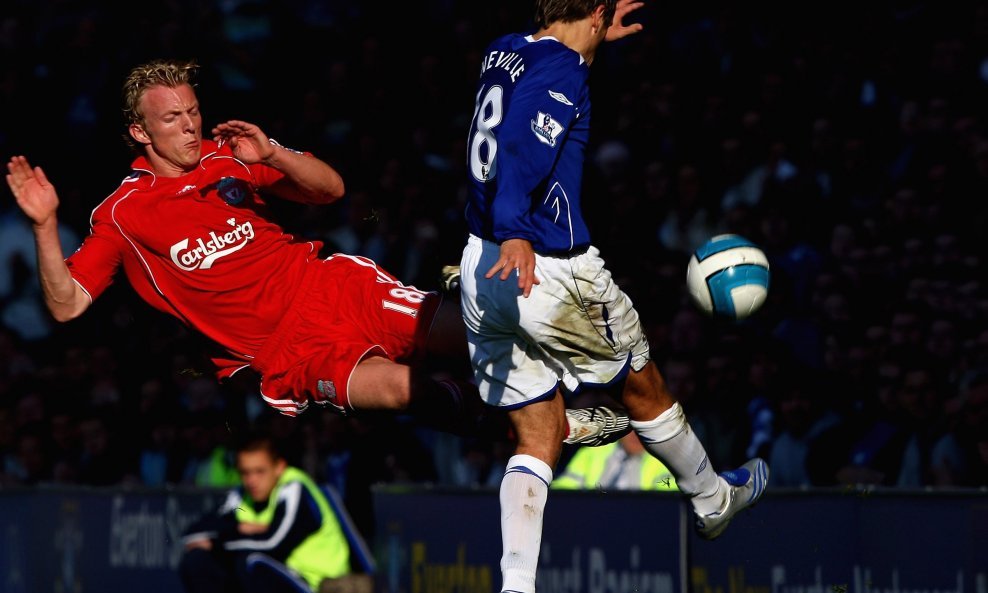 Dirk Kuyt Phil Neville Liverpool Everton 