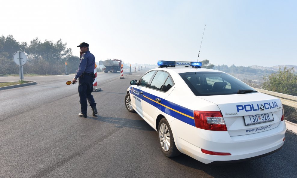 Policija zaustavila promet zbog požara