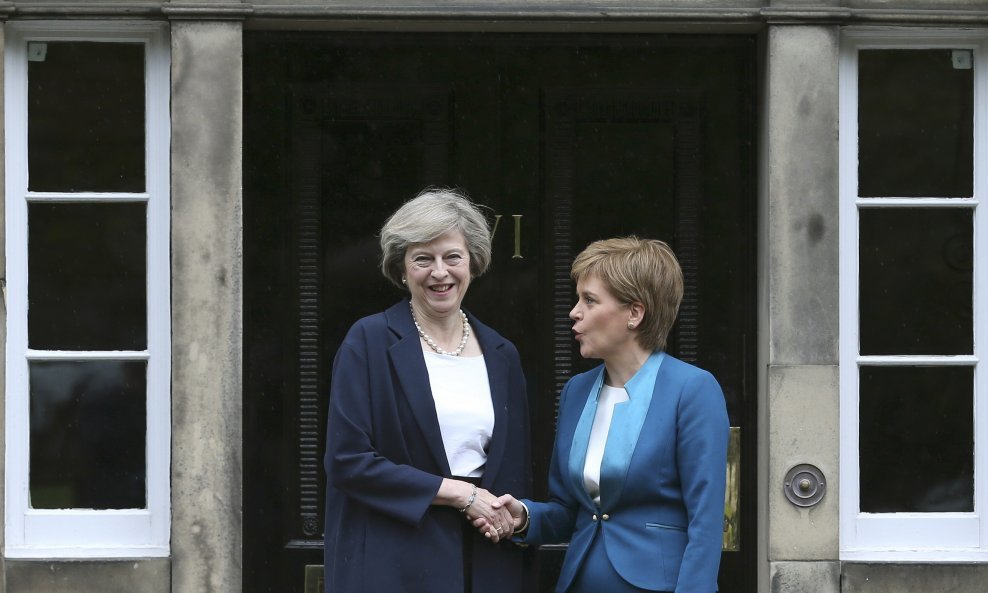 Theresa May i Nicola Sturgeon / Arhivska fotografija